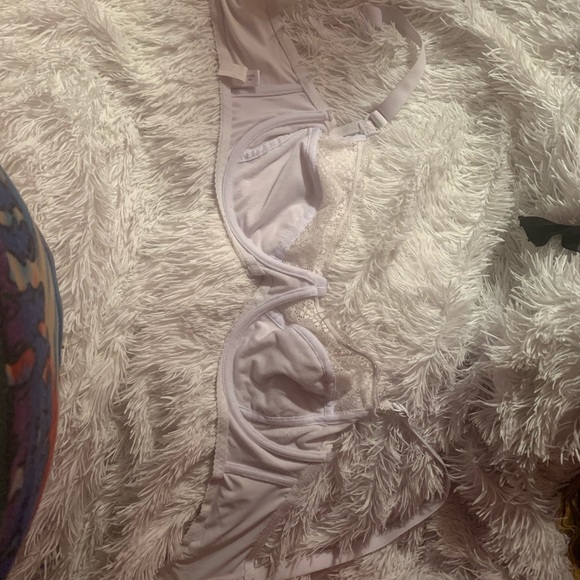 White paddless bra with lace on top